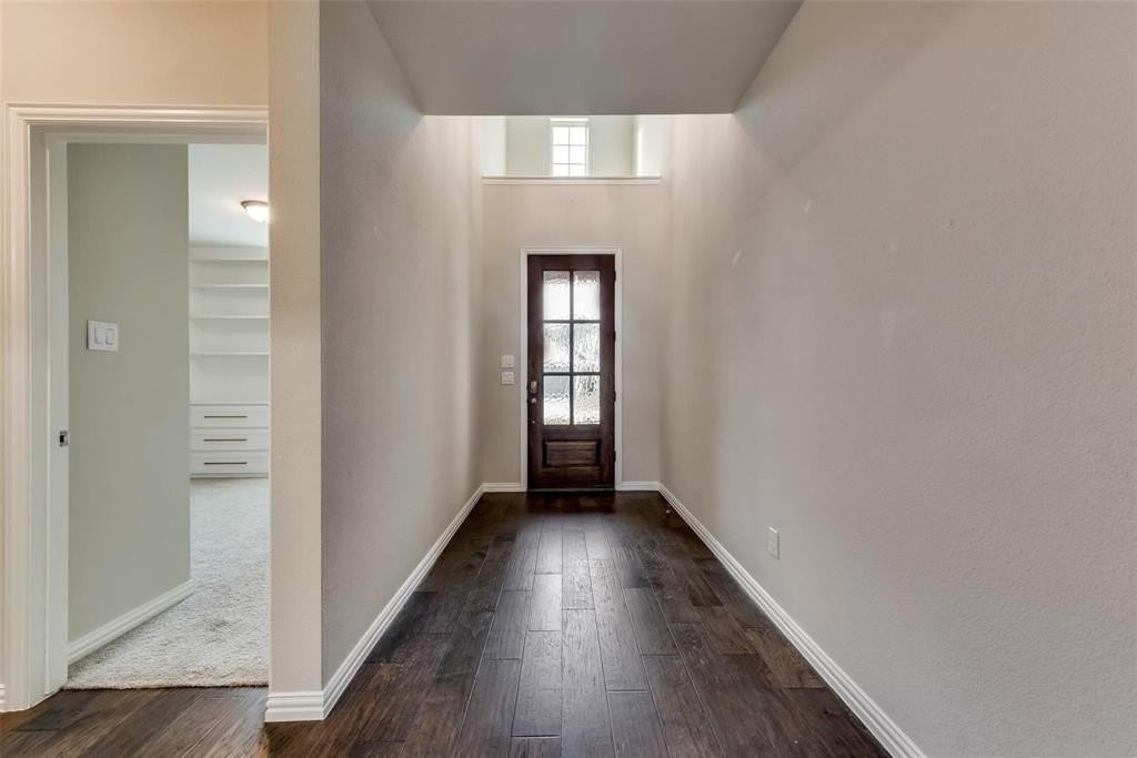 7021 Spring Park Dr - Photo 6 of 23