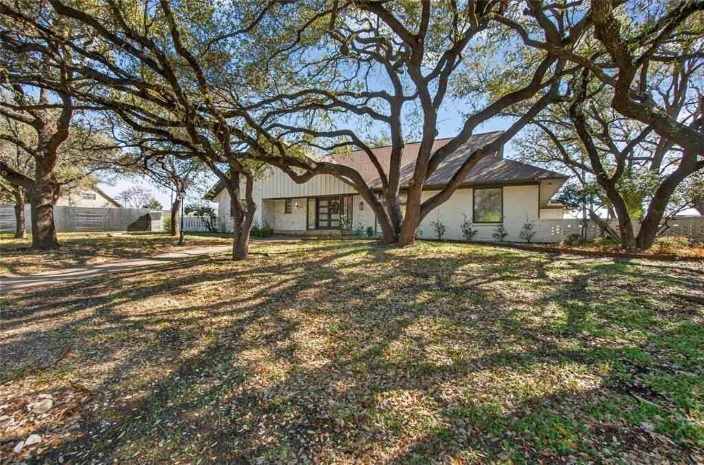 6873 Greenwich Ln - Photo 2 of 33