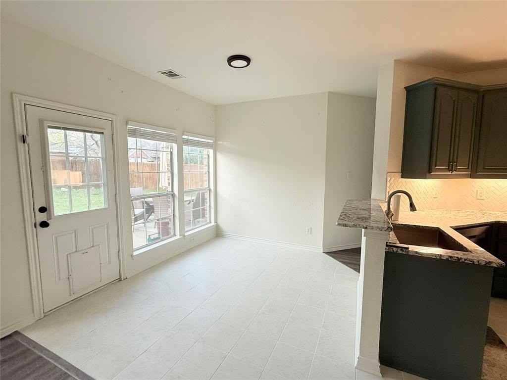 7717 Troon Dr - Photo 7 of 20