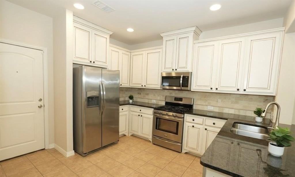 3911 Cascade Sky Dr - Photo 4 of 12