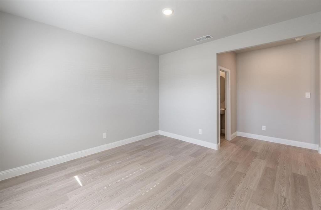 909 Elijah Ln - Photo 5 of 38