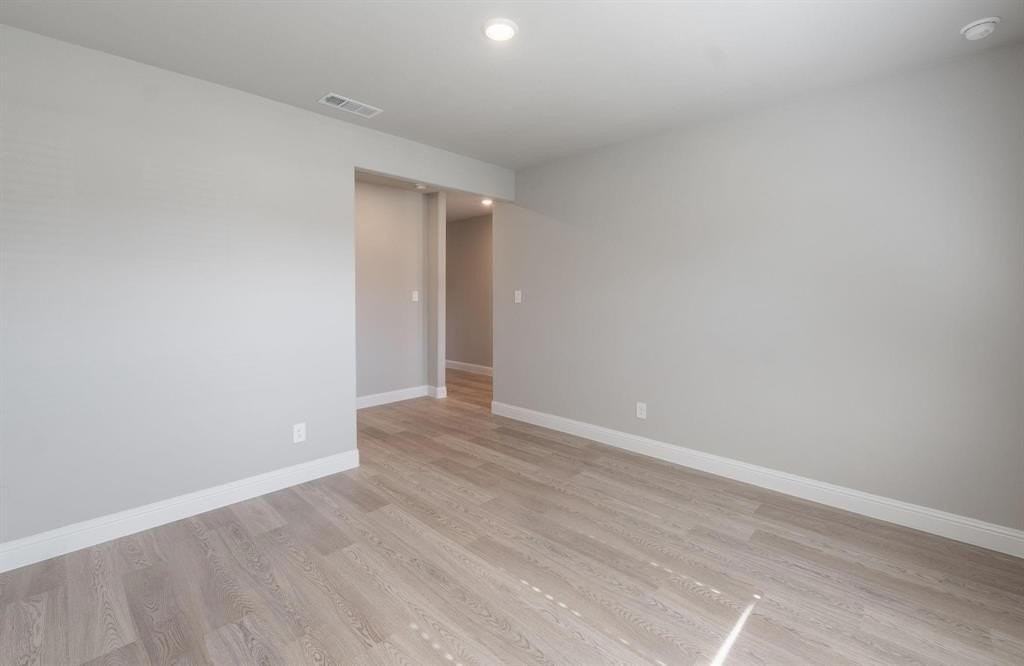 909 Elijah Ln - Photo 6 of 38