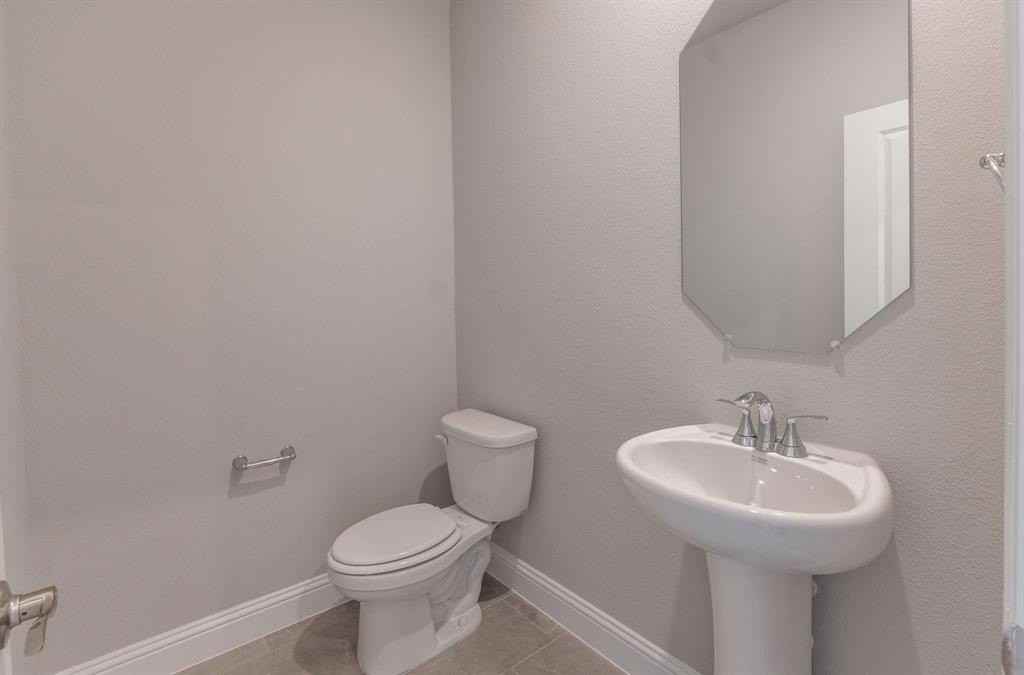 909 Elijah Ln - Photo 7 of 38