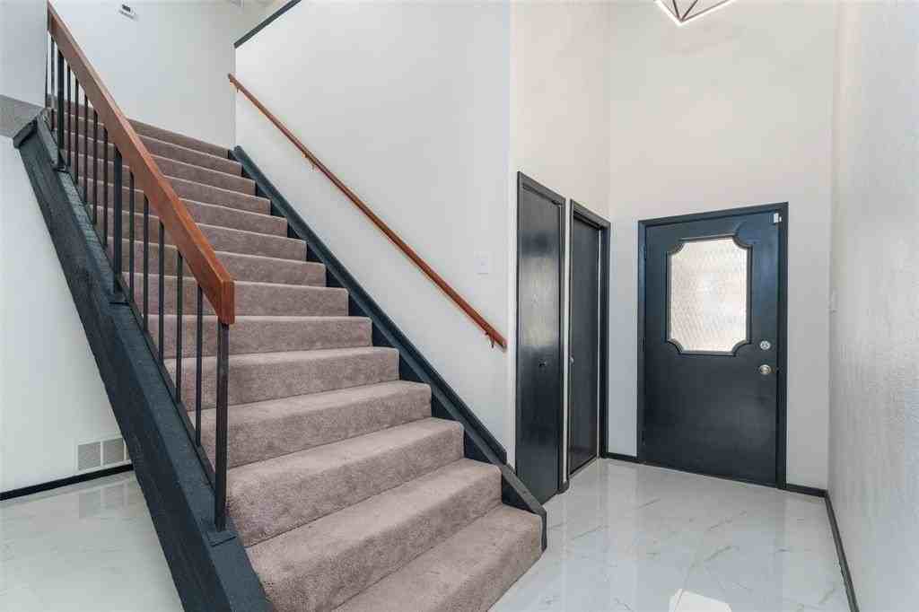 3709 Ravenhill Ln - Photo 6 of 25