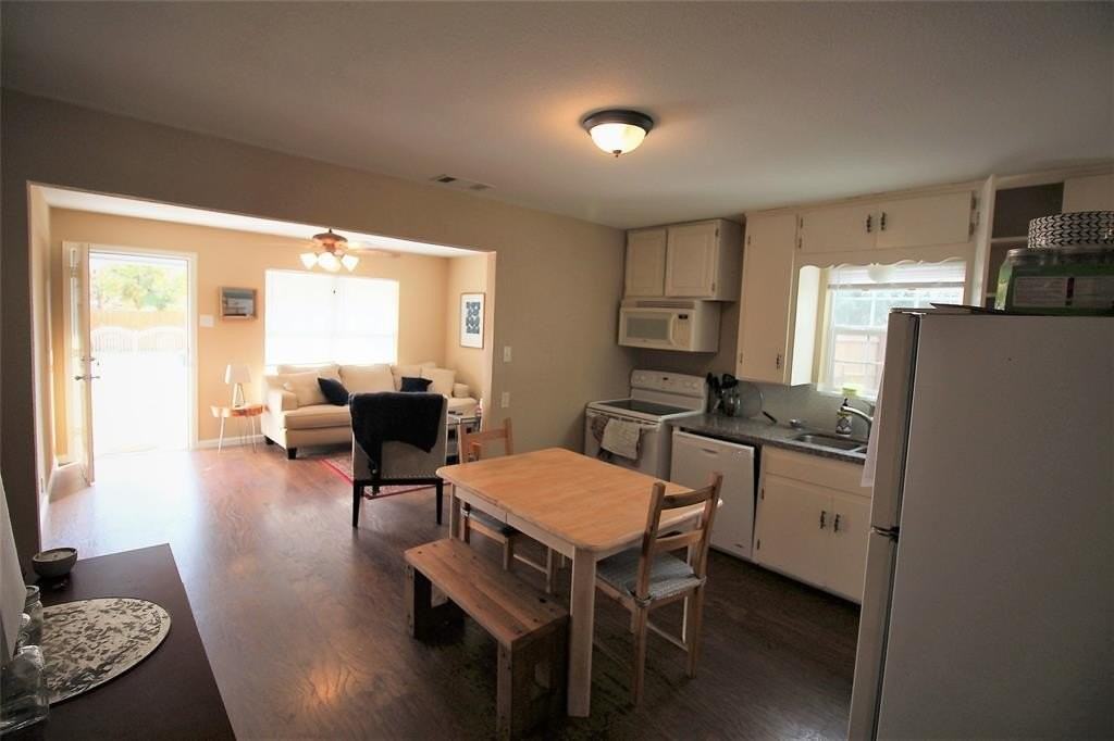 237 Samuel St - Photo 3 of 8