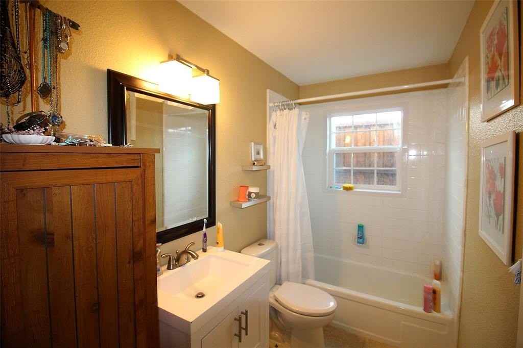 237 Samuel St - Photo 4 of 8