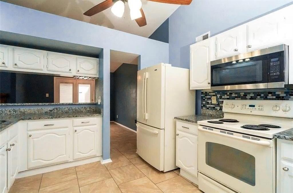 3207 Forest Creek Dr - Photo 3 of 8