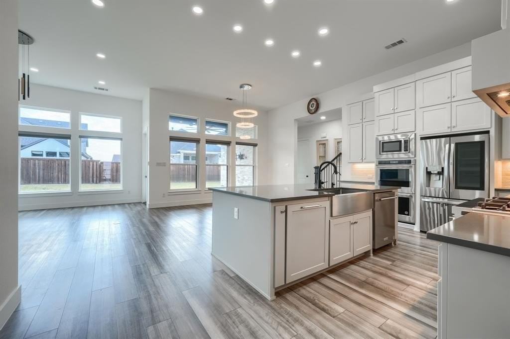 3691 Spruce Hills St - Photo 7 of 37