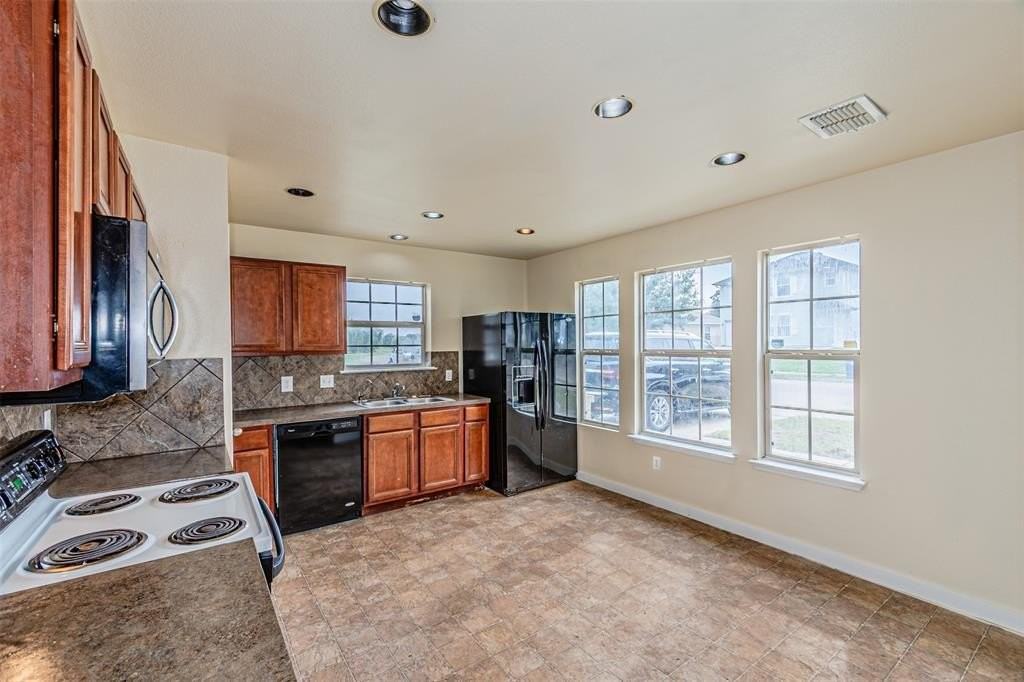 1620 Red Cloud Dr - Photo 5 of 34