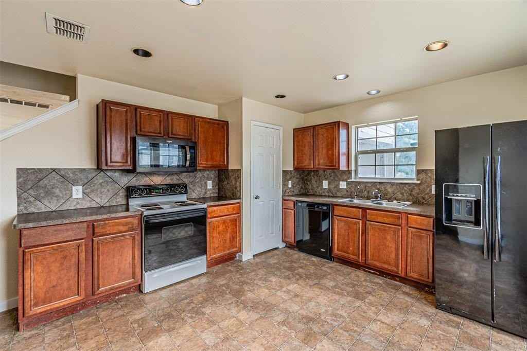 1620 Red Cloud Dr - Photo 7 of 34