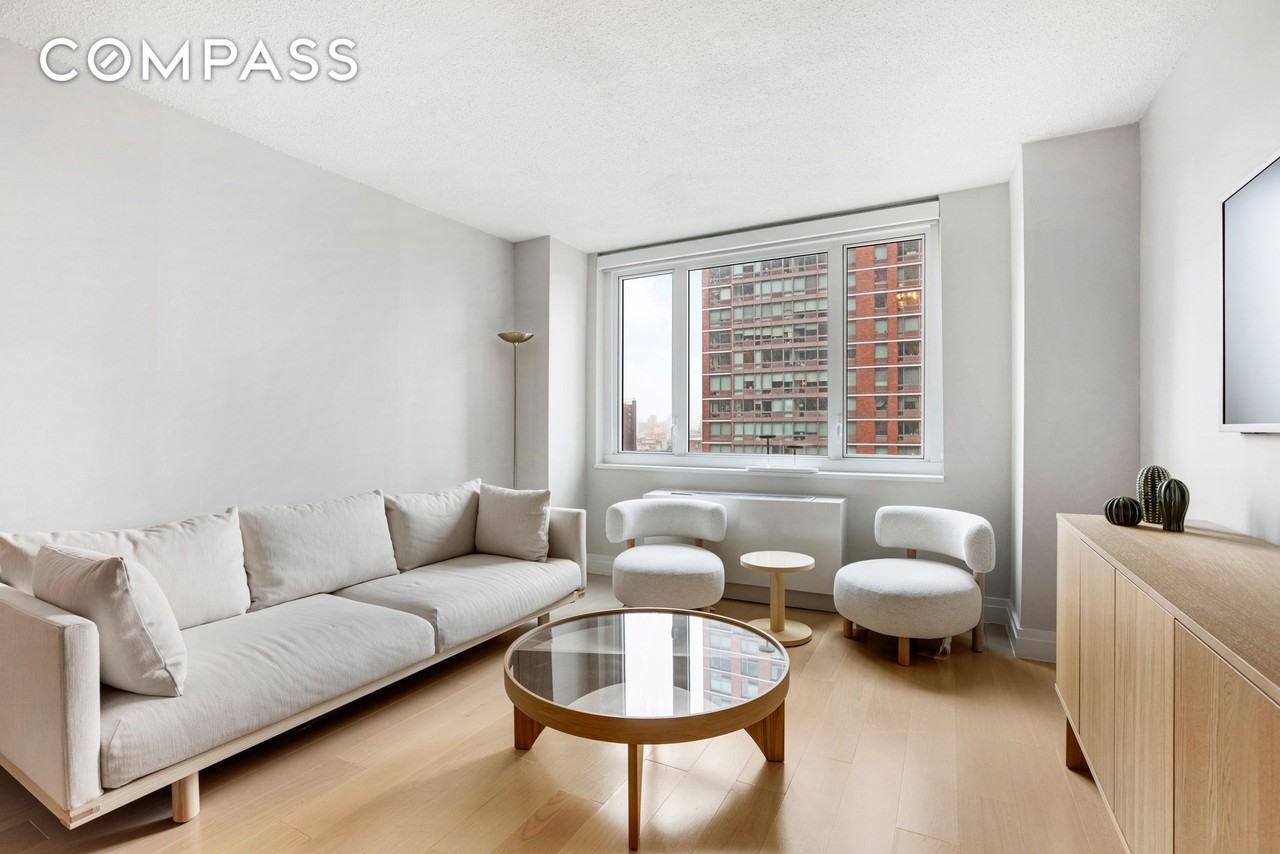 215 E 95th St #12B - Photo 2 of 8