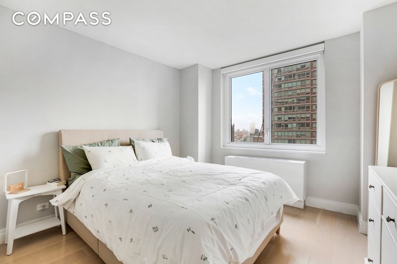 215 E 95th St #12B - Photo 5 of 8