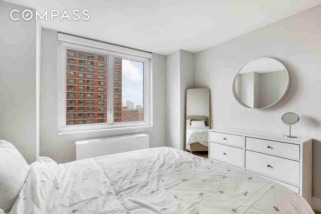 215 E 95th St #12B - Photo 6 of 8