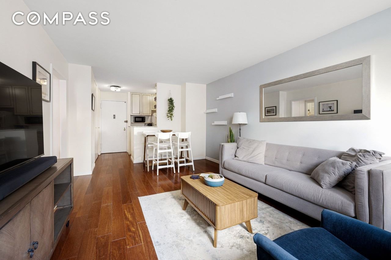 2025 Broadway #9F - Photo 3 of 10