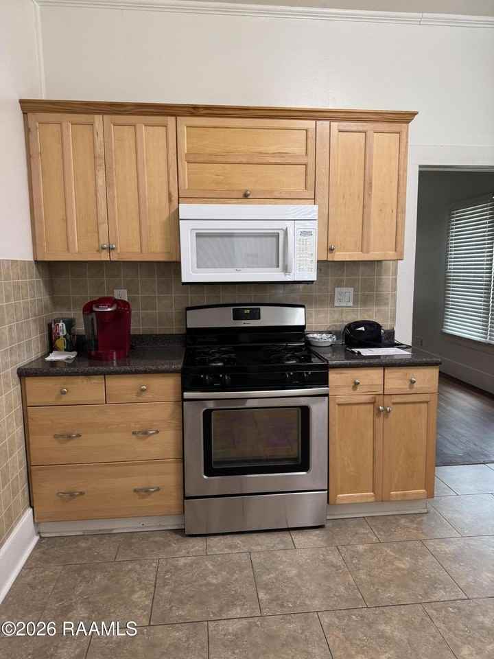 807 E University Ave - Photo 3 of 15