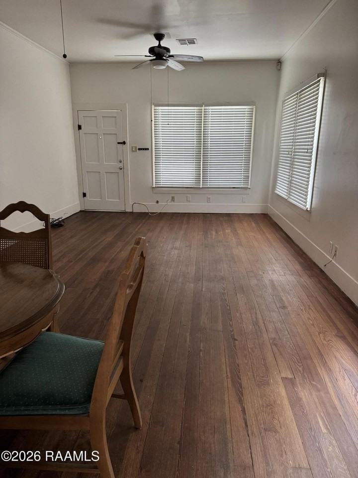 807 E University Ave - Photo 5 of 15