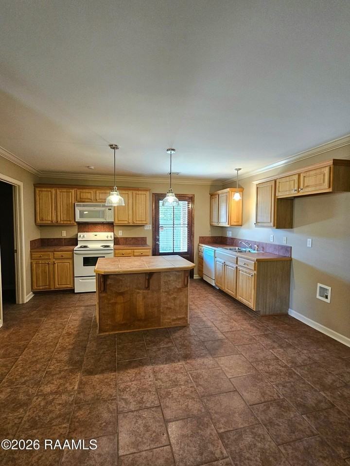 746 S Belle Cir - Photo 3 of 14