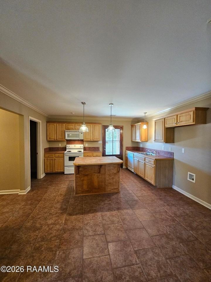 746 S Belle Cir - Photo 4 of 14