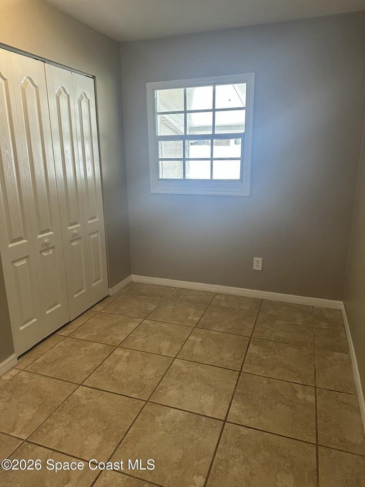 205 Crown Blvd - Photo 6 of 10