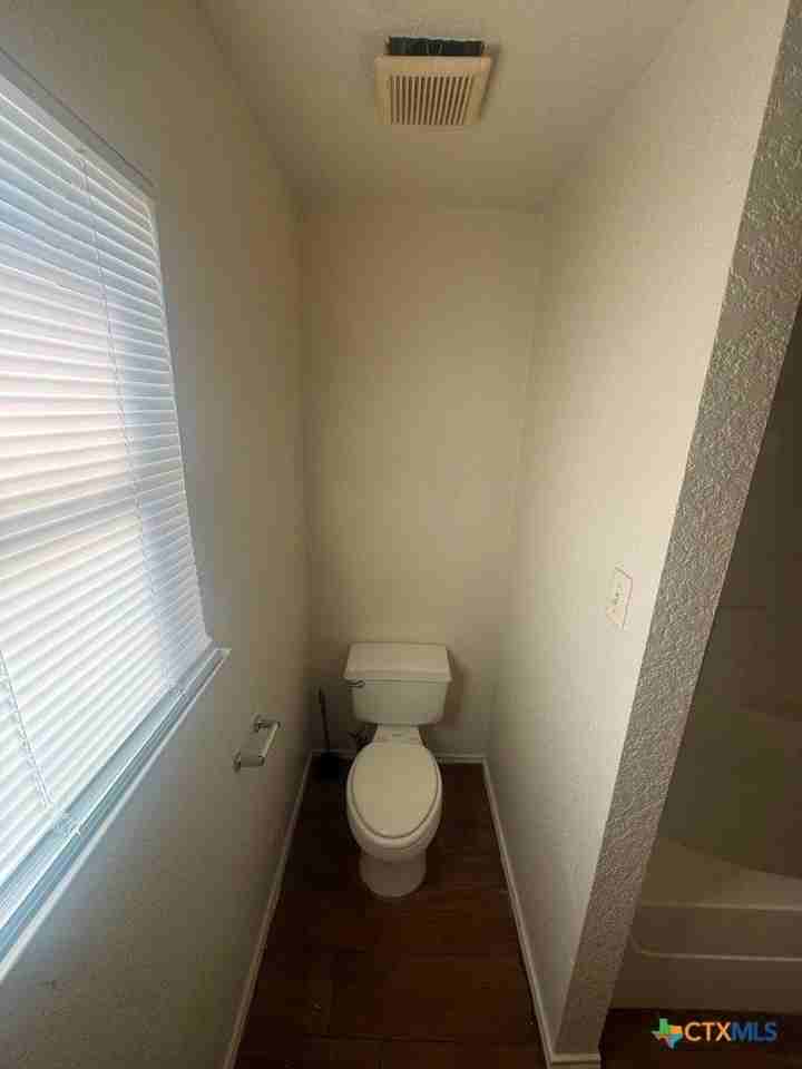 3804 Captain Dr - Photo 7 of 26