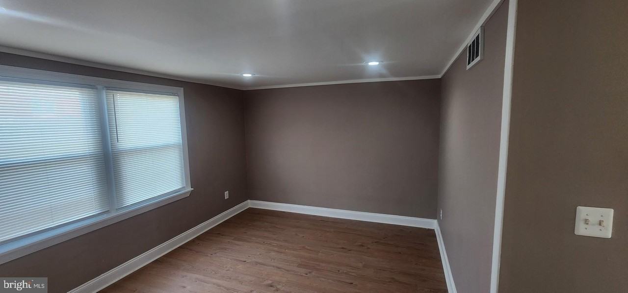 7915 Eastdale Rd - Photo 2 of 19