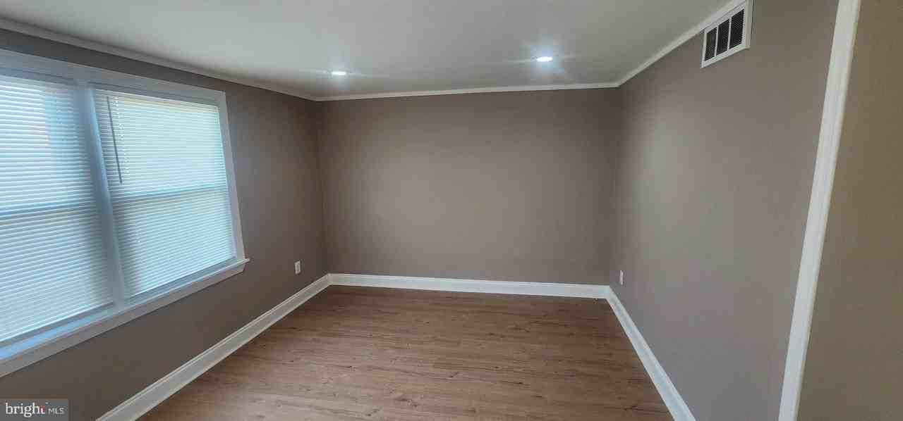 7915 Eastdale Rd - Photo 3 of 19