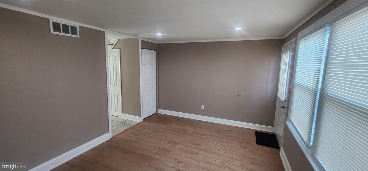 7915 Eastdale Rd - Photo 4 of 19