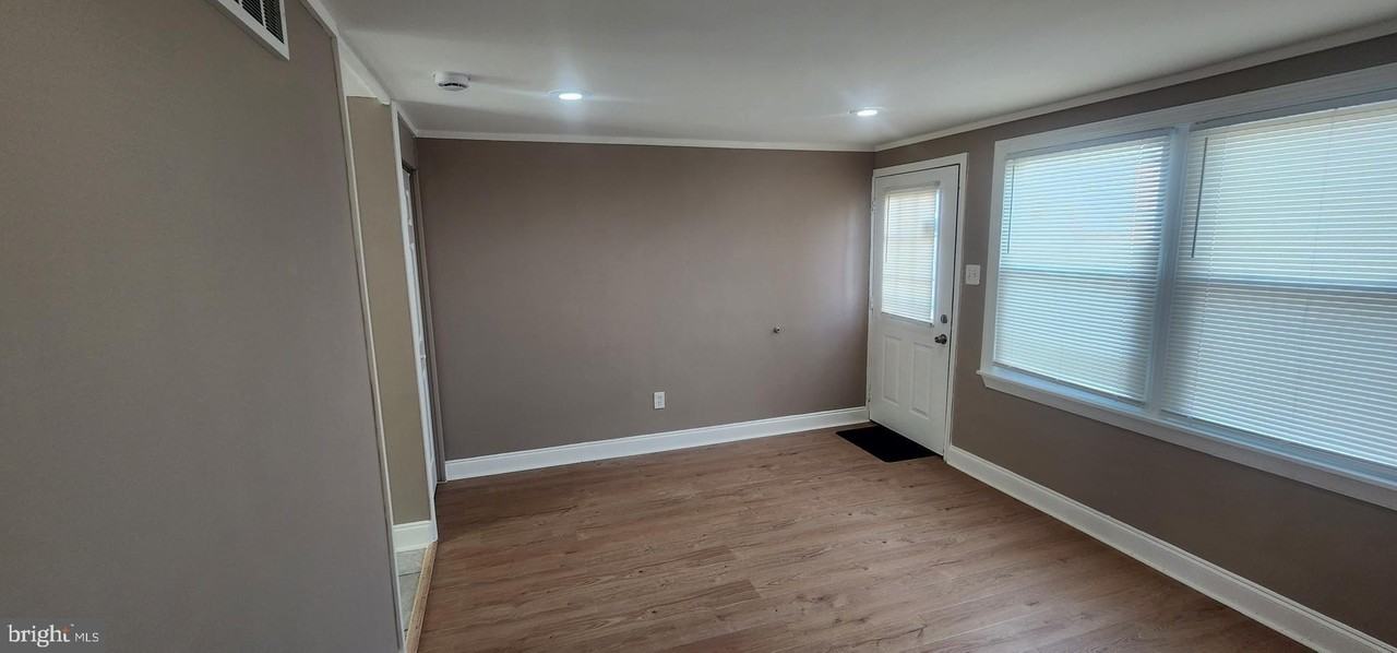 7915 Eastdale Rd - Photo 6 of 19