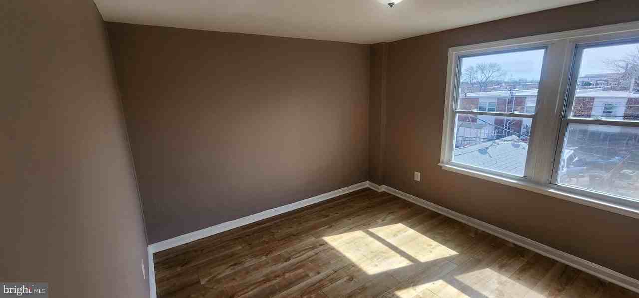 7915 Eastdale Rd - Photo 7 of 19