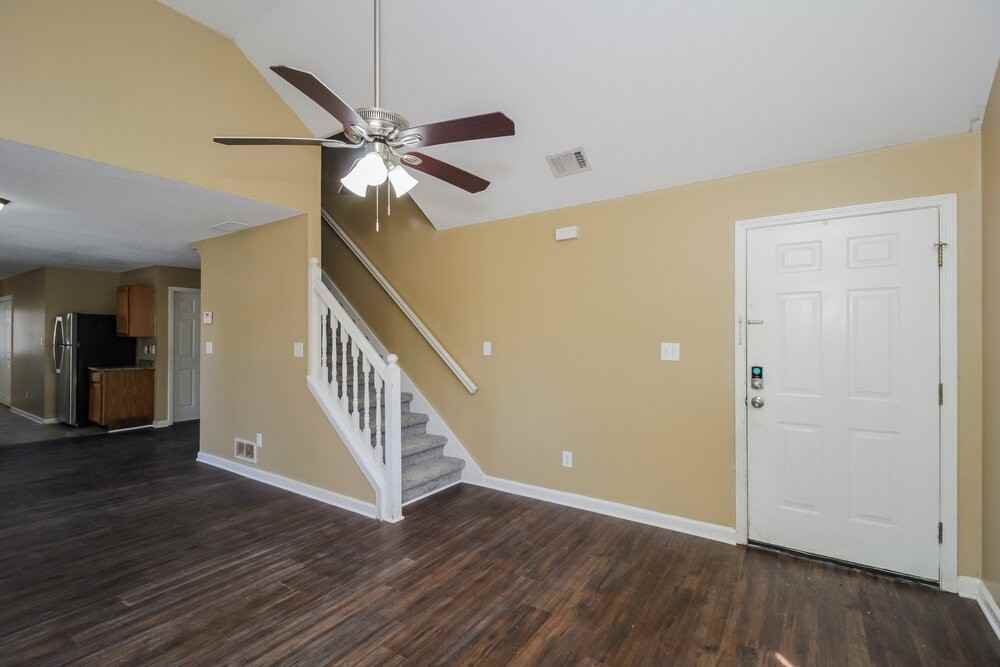 1531 Wembley Dr - Photo 6 of 20