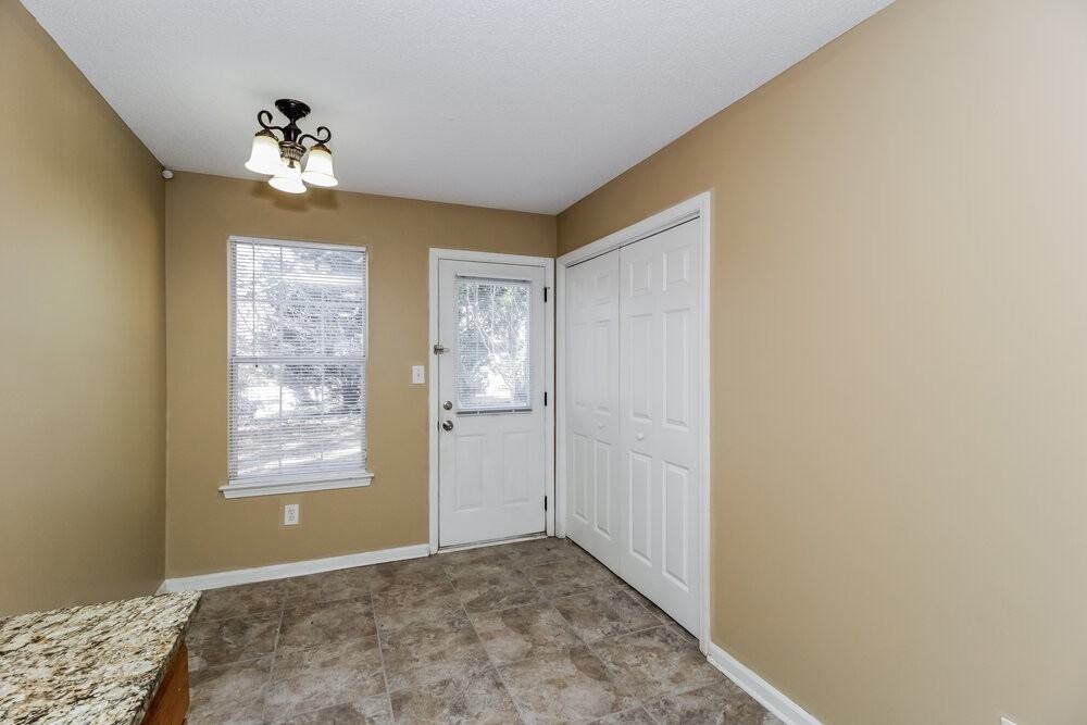 1531 Wembley Dr - Photo 7 of 20