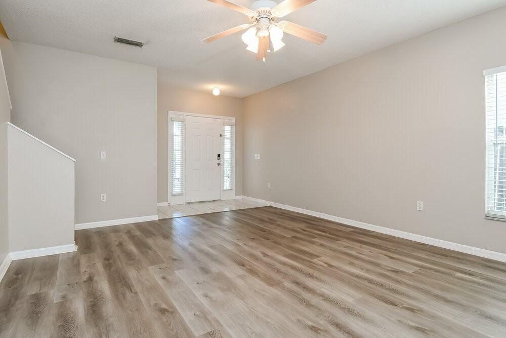 354 Daniels Pointe Dr - Photo 5 of 17