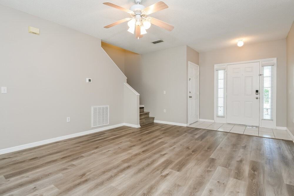 354 Daniels Pointe Dr - Photo 6 of 17