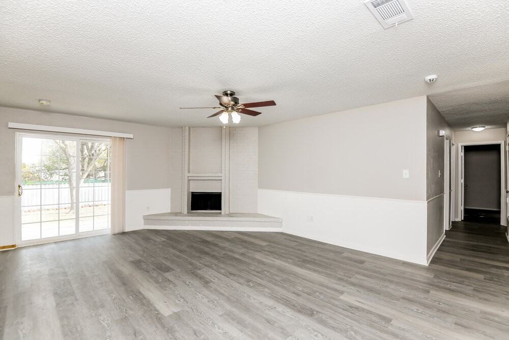 2321 Oakside Dr - Photo 3 of 16