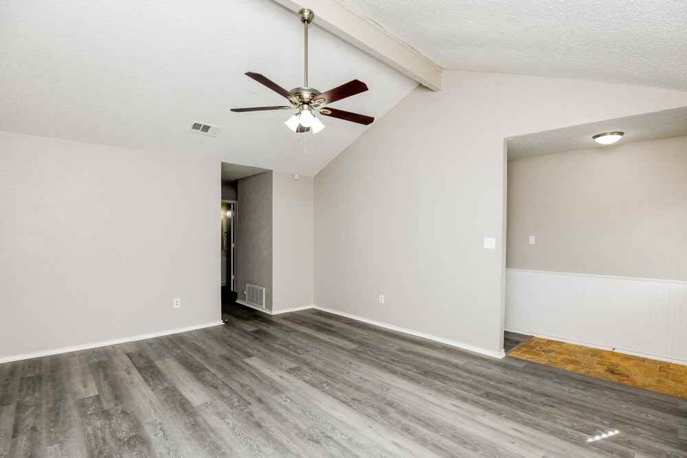 2321 Oakside Dr - Photo 6 of 16