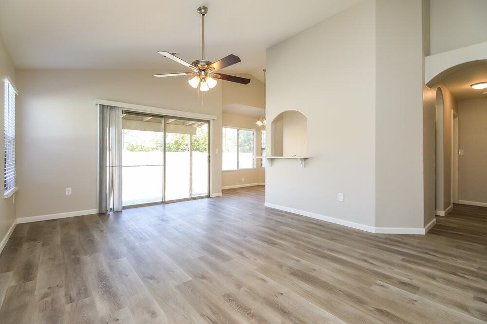 341 N Fresno St - Photo 4 of 16