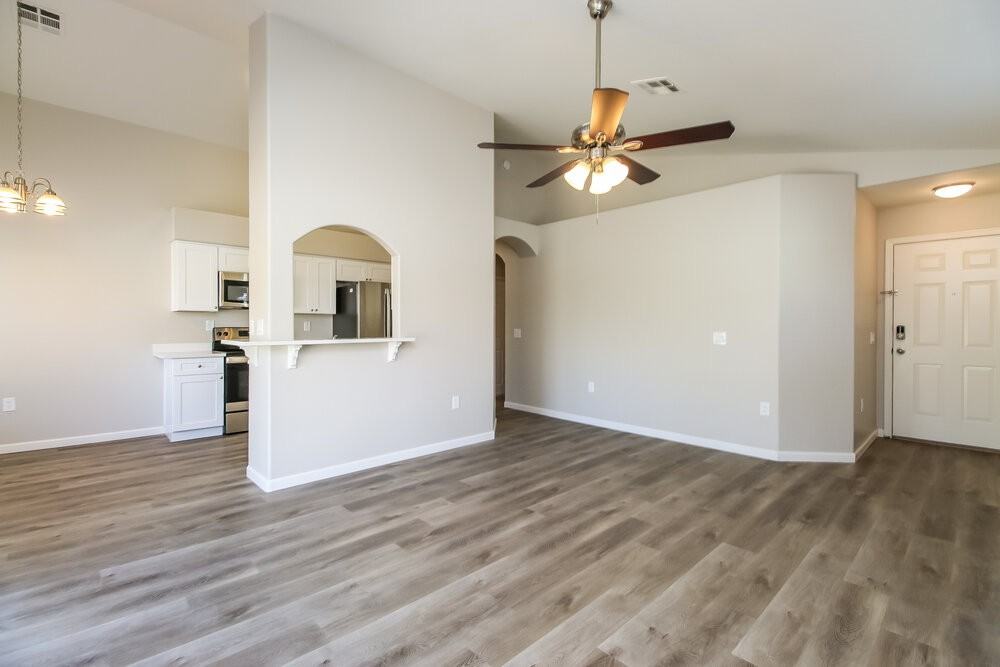 341 N Fresno St - Photo 5 of 16