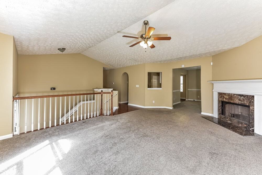 735 Bridgewood Ct - Photo 5 of 17