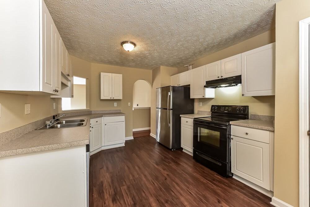 735 Bridgewood Ct - Photo 7 of 17