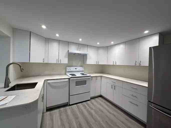 621 Stewart St #2 - Photo 5 of 22