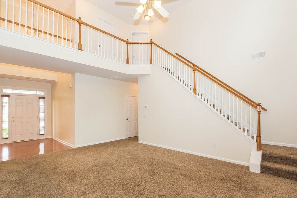 250 Lantana Dr - Photo 3 of 15