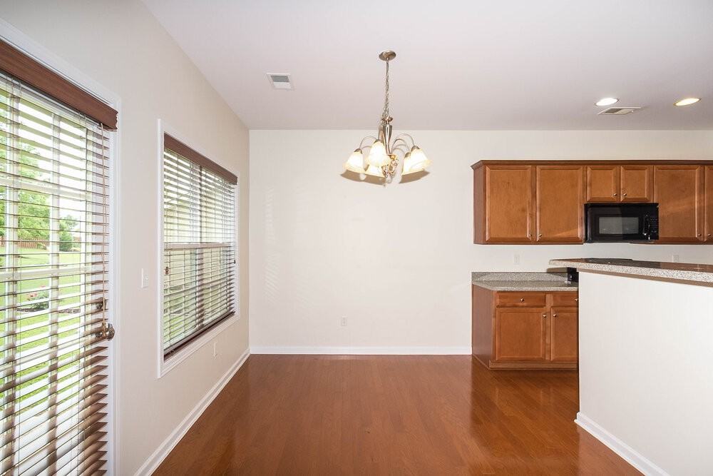 250 Lantana Dr - Photo 4 of 15