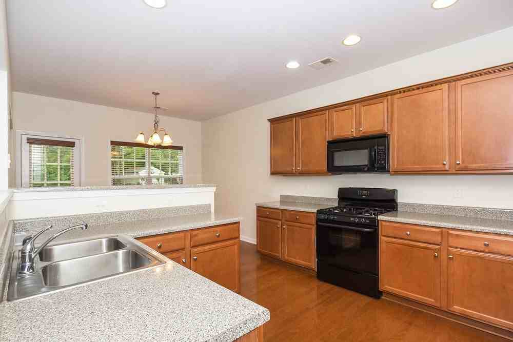 250 Lantana Dr - Photo 7 of 15