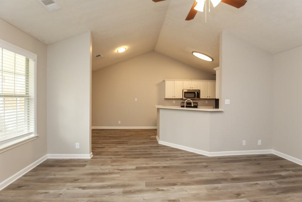 173 Williamsburg Way - Photo 5 of 17