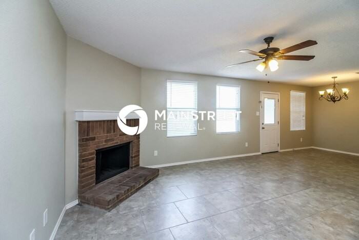 1209 Candler Dr - Photo 2 of 15