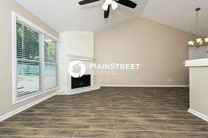 402 Hawthorne Cir - Photo 4 of 16