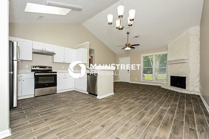 402 Hawthorne Cir - Photo 5 of 16