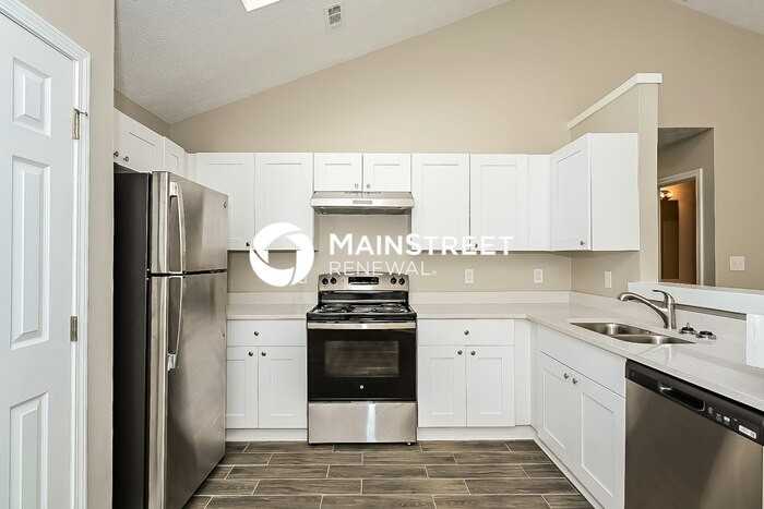 402 Hawthorne Cir - Photo 6 of 16