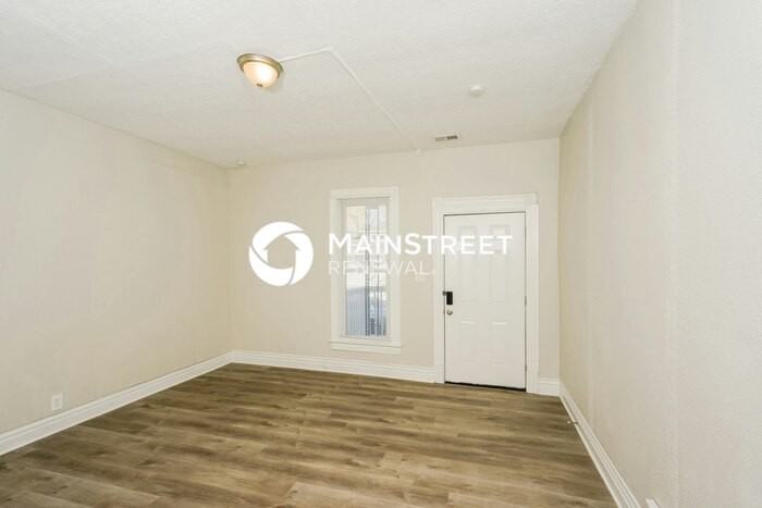 664 S 27th St - Photo 4 of 16