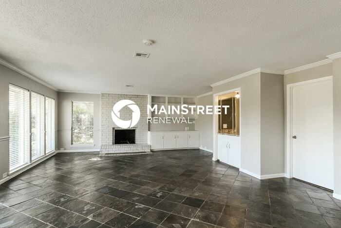 20502 Spoonwood Dr - Photo 4 of 16